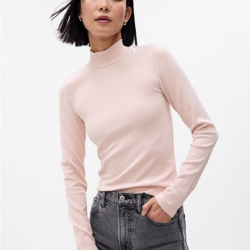GAP modern mockneck cropped shirt